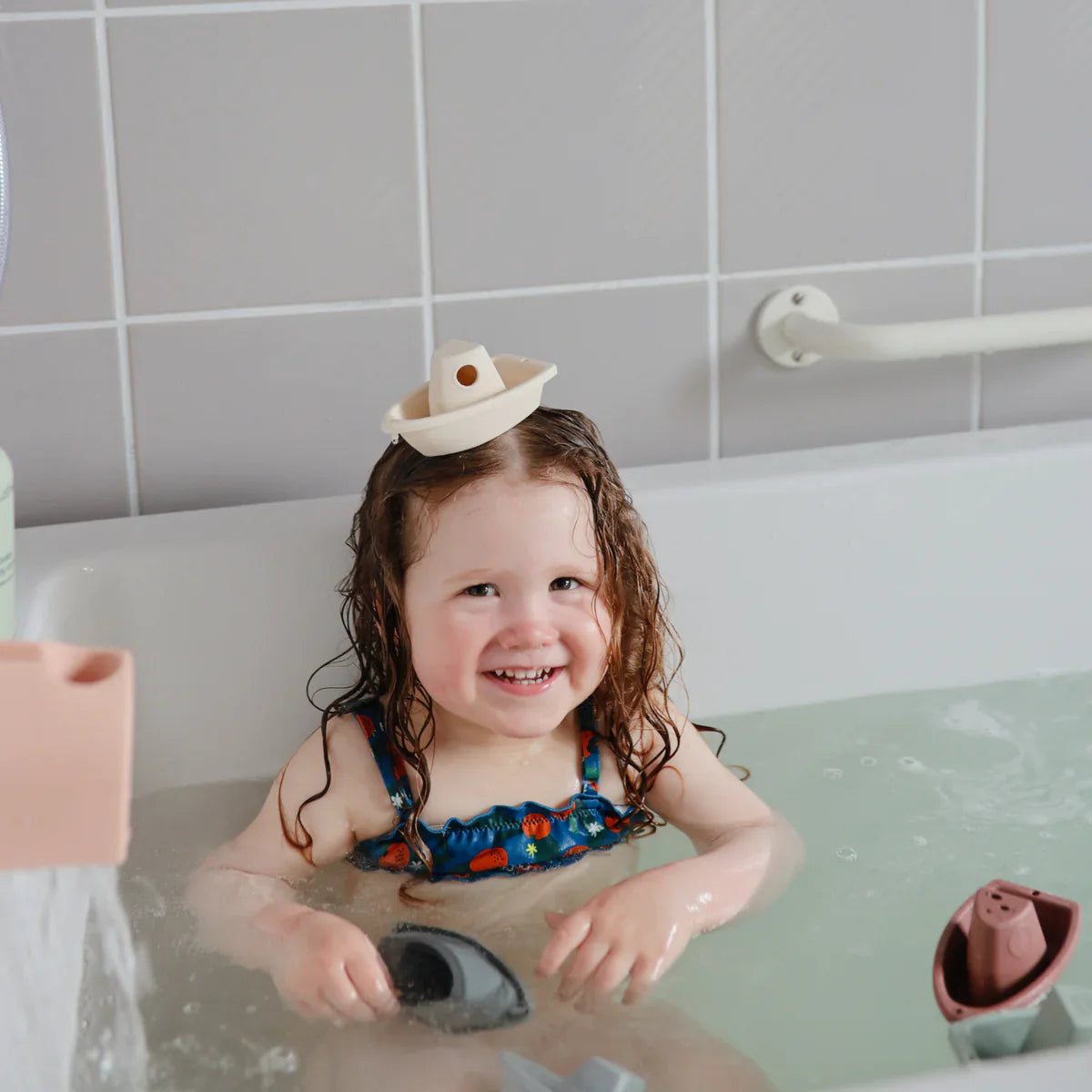 Mushie – Badespielzeug "Boats" 5er-Set, Boote für die Badewanne