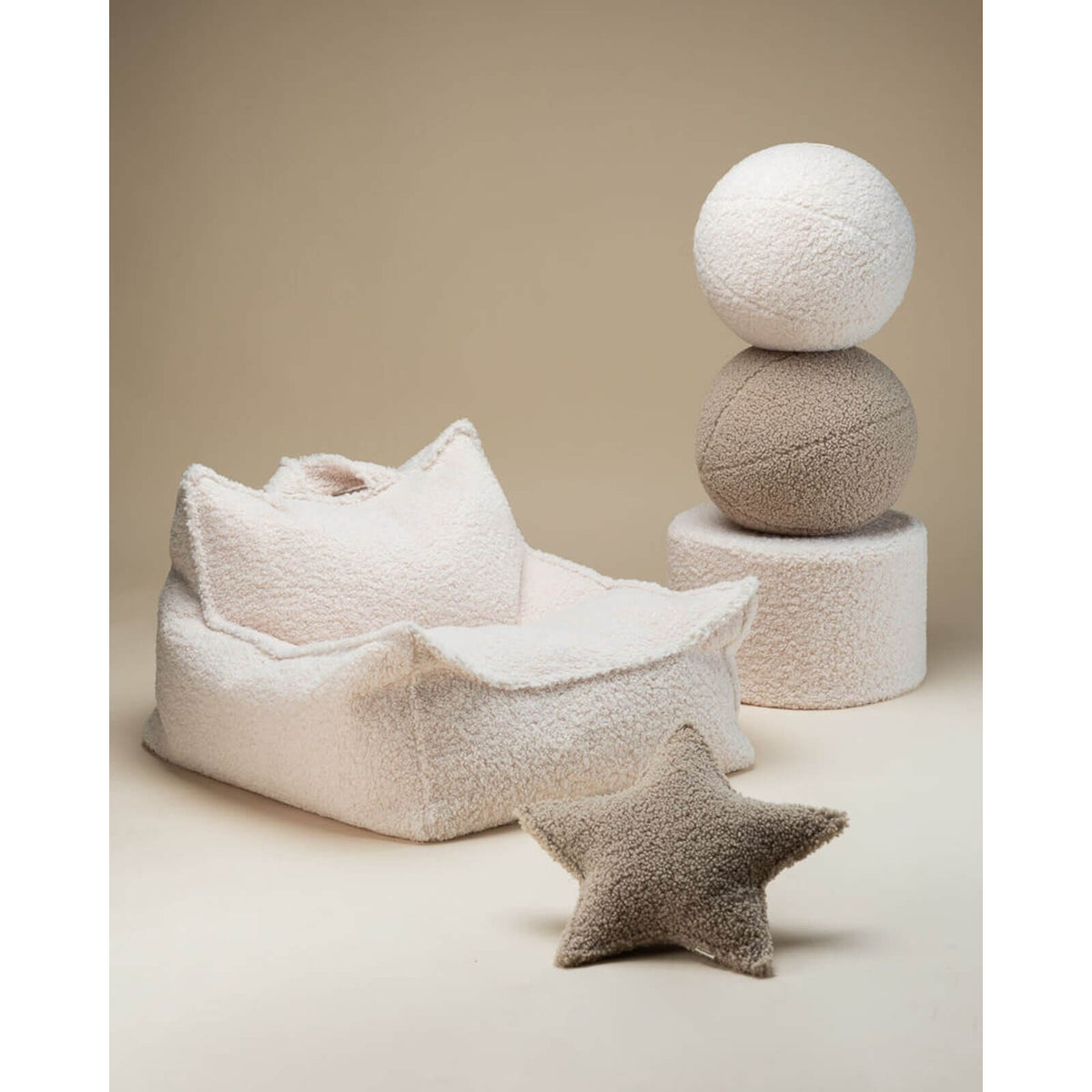 Wigiwama – Schaumstoff-Sitzpuff Teddy Creme 39,5cm