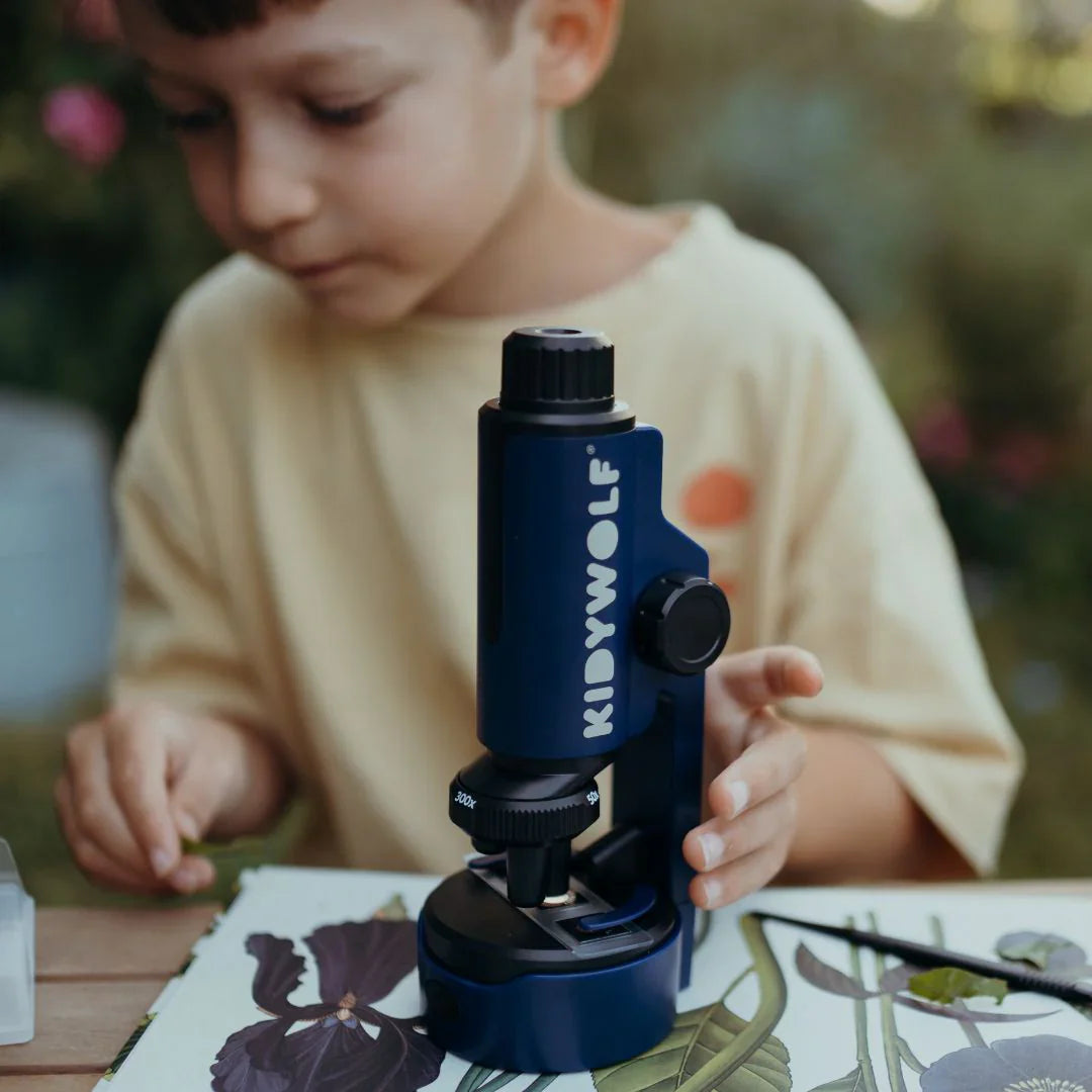 KIDYWOLF Kidymicroscope – Kinder Mikroskop mit 3 Zoomstufen & Licht