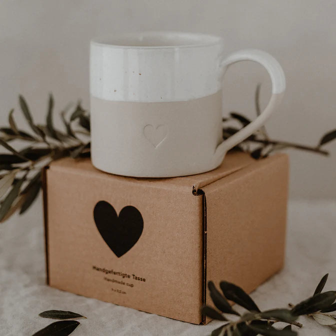 Eulenschnitt - große Tasse "Herz" aus Steingut, 400 ml