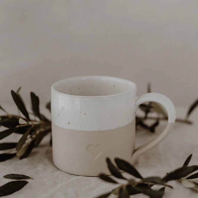 Eulenschnitt - große Tasse "Herz" aus Steingut, 400 ml