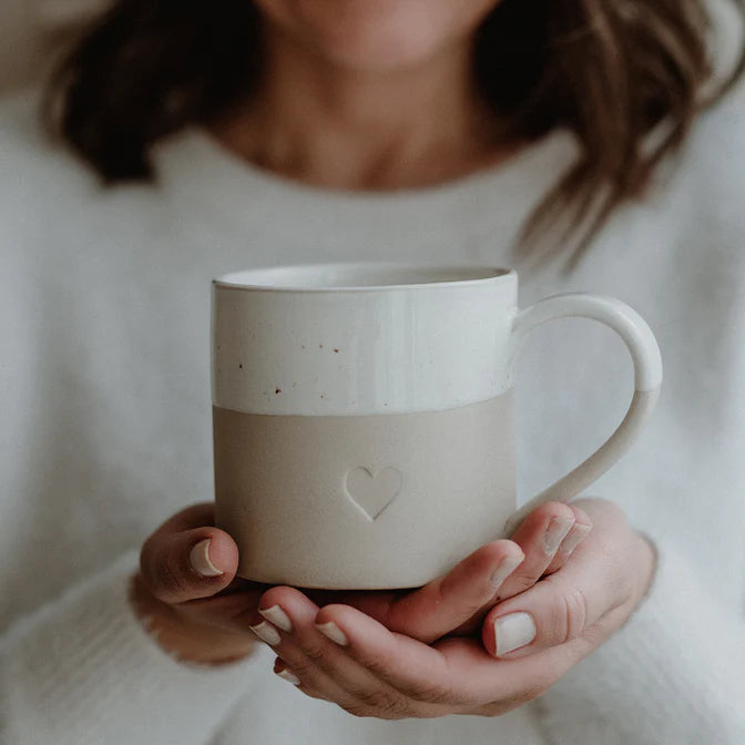 Eulenschnitt - große Tasse "Herz" aus Steingut, 400 ml