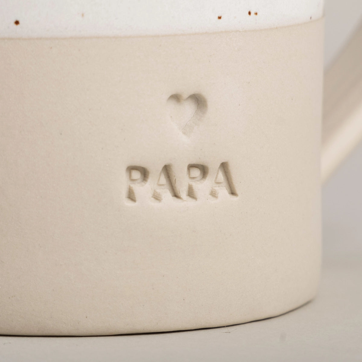 Eulenschnitt - große Tasse "Papa" aus Steingut, Becher 400 ml