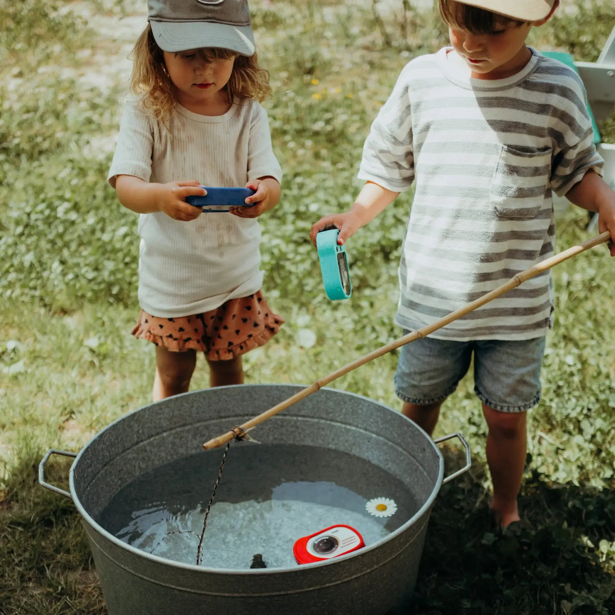 KIDYWOLF Kidycam – Wasserdichte Kinderkamera rot, 8 MP, Video 1080p