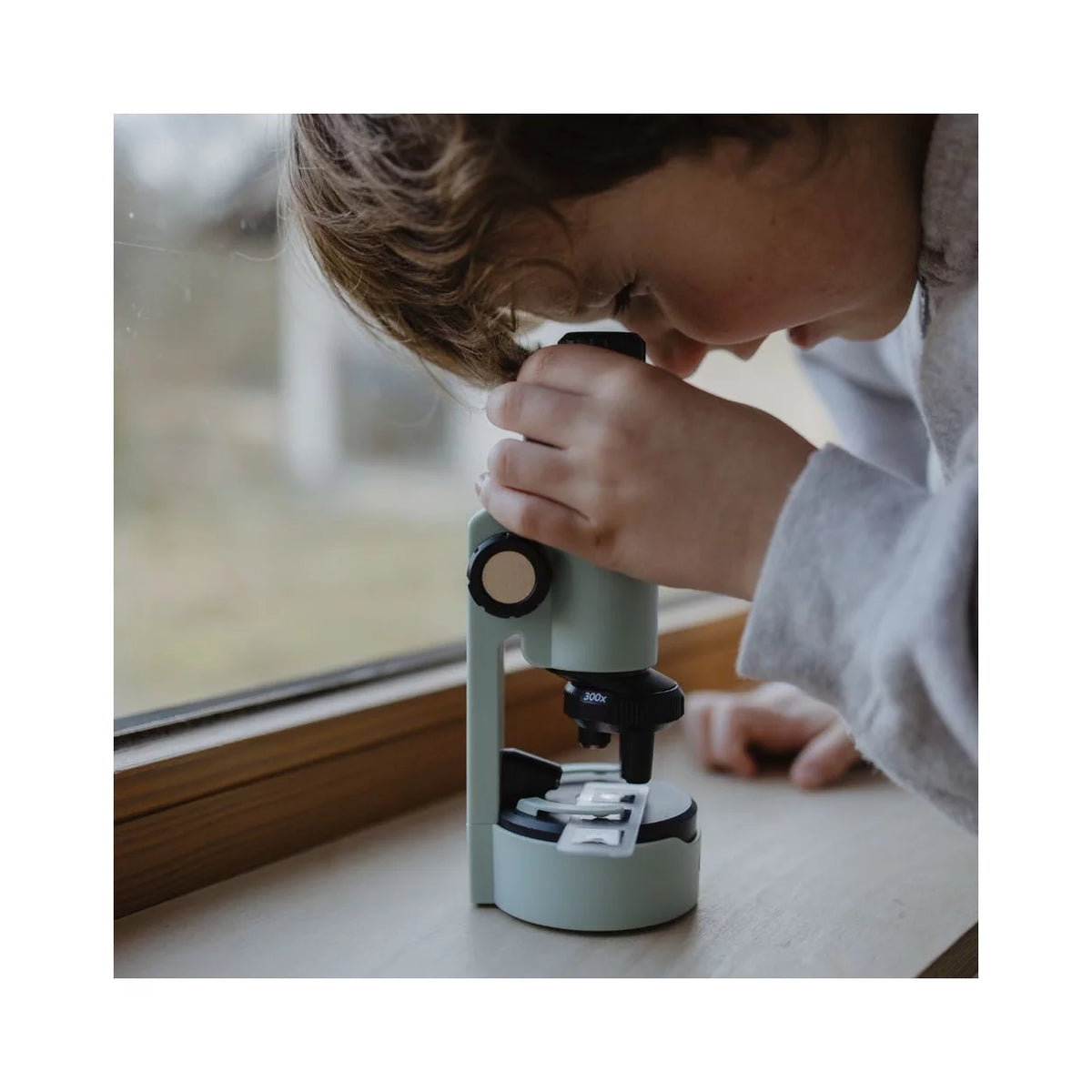 KIDYWOLF Kidymicroscope – Kinder Mikroskop mit 3 Zoomstufen & Licht