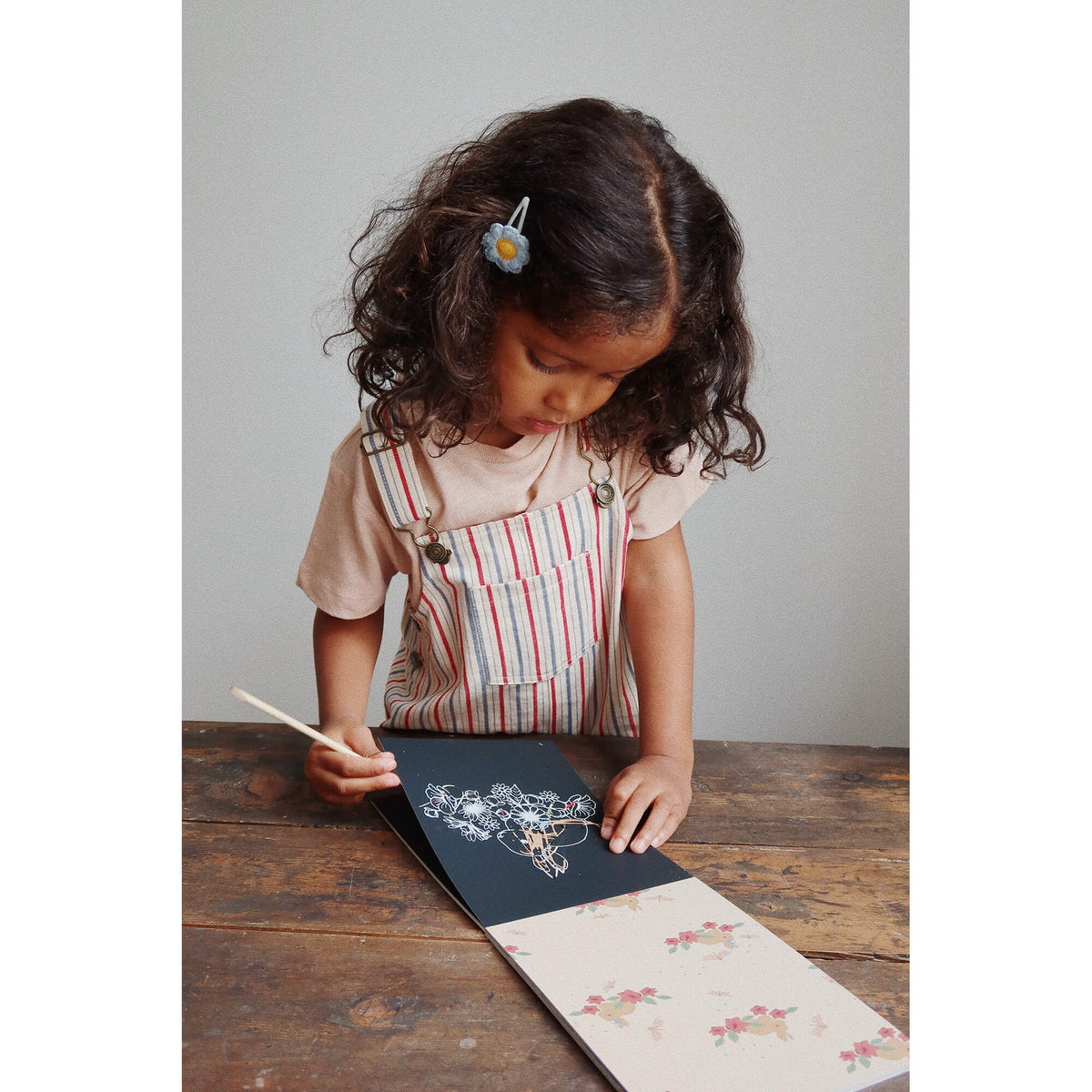Konges Slojd – Kratzbuch „My Scratch Book FSC“ mit Bambusstift