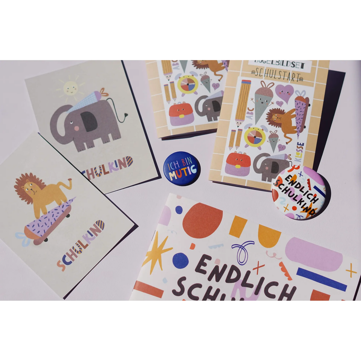 Modern Kids Art – Postkarte zur Einschulung "Schulkind Elefant"