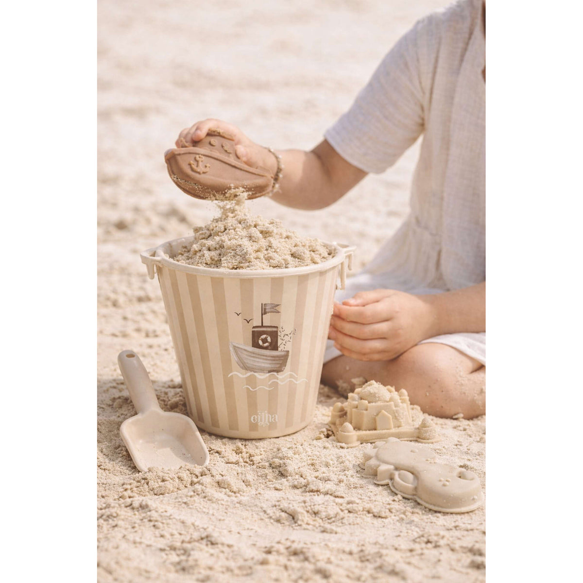 Mrs Ertha – Silikon Strandspielzeug Set "Boat" mit Eimer & Formen