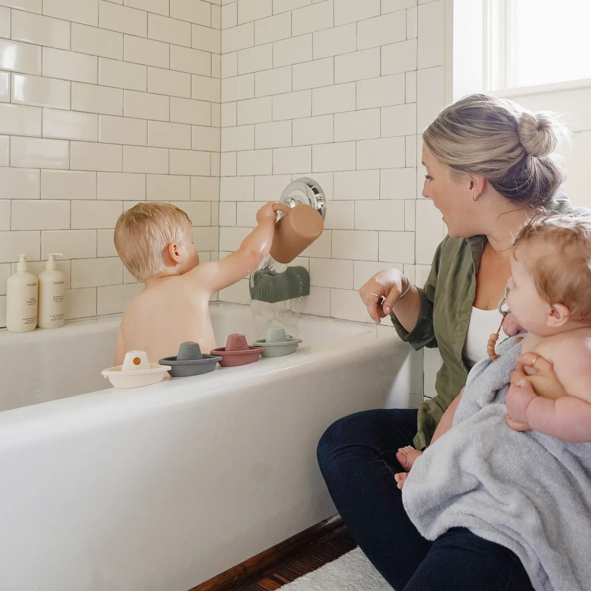 Mushie – Badespielzeug "Boats" 5er-Set, Boote für die Badewanne