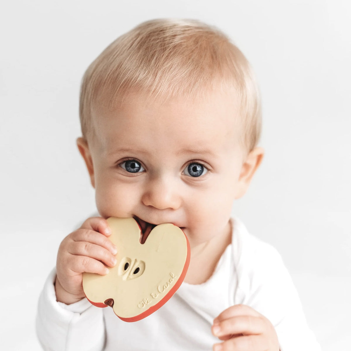 Oli & Carol - Beißring & Badespielzeug "Pepita the Apple"