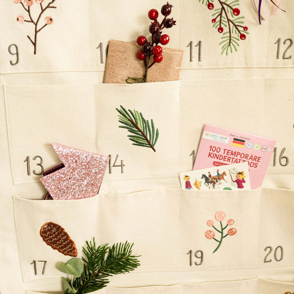 Papierdrachen - Wiederverwendbarer Wand-Adventskalender - Joy