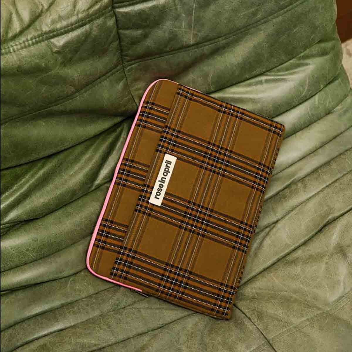 Rose in April - Laptop-Tasche "Tartan", Laptop Hülle