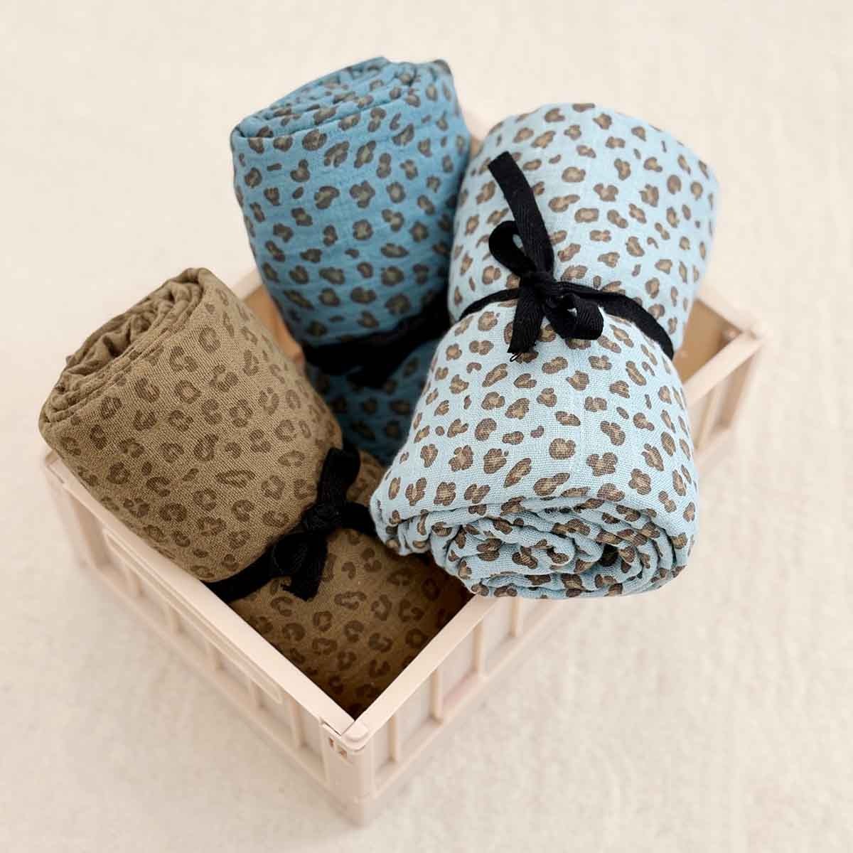 Rose in April - Mulltuch "Leopard Blue", 70 x 70 cm und 100 x 100 cm