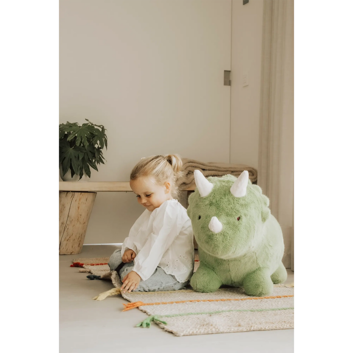 Wild & Soft – Hüpftier „Dino“ aus Plüsch mit Pumpe, handgefertigt