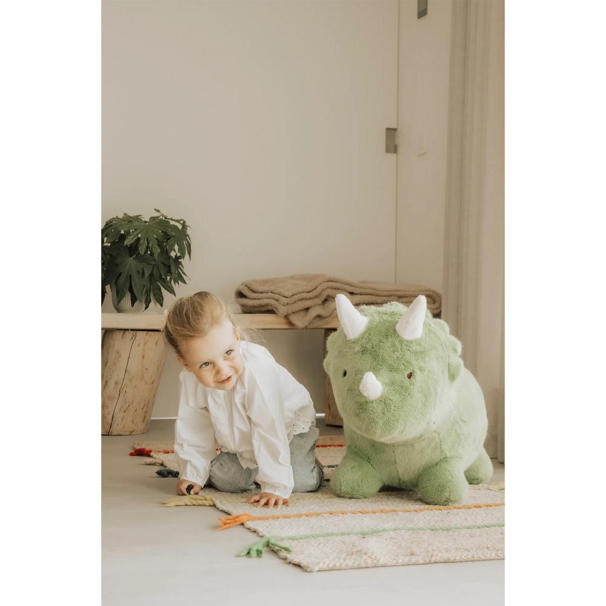 Wild & Soft – Hüpftier „Dino“ aus Plüsch mit Pumpe, handgefertigt