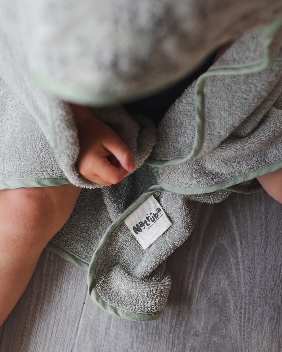 BABY BADETUCH MIT KAPUTZE GREEN